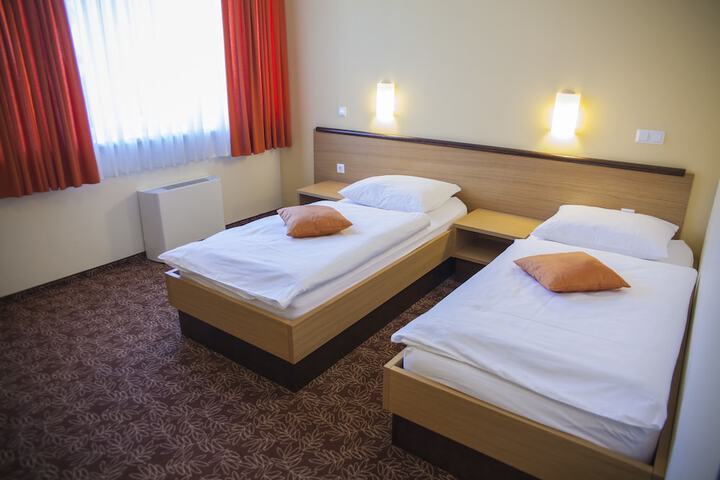 Room 3 of 47
