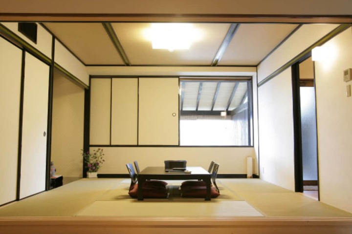 Room 5 of 75