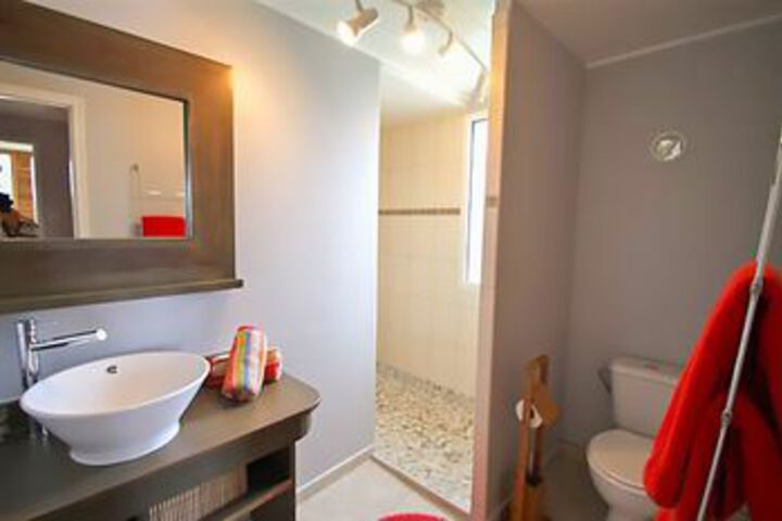 Room 4 of 79