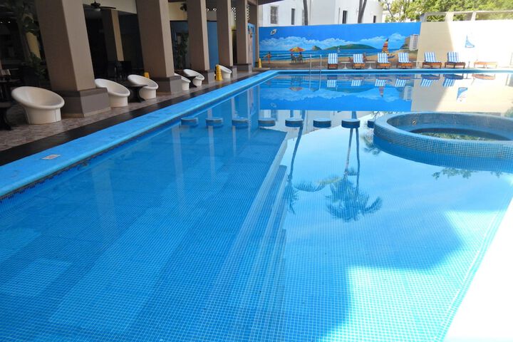 Pools & Facilities
