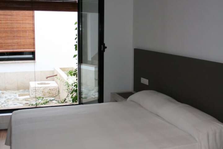 Room 12 of 104