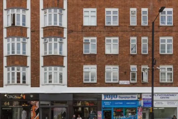 Spacious 2BR flat in Putney