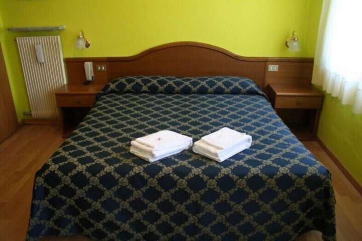 Room 3 of 18
