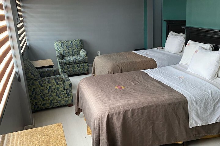 Economy Double Room Patio (2 of 5)