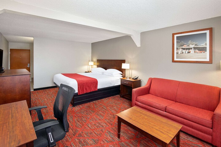 1 King Bed Accessible (10 of 21)