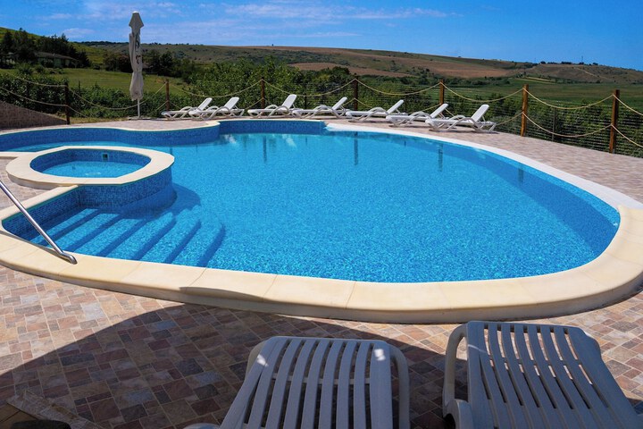 Pool 22 of 62