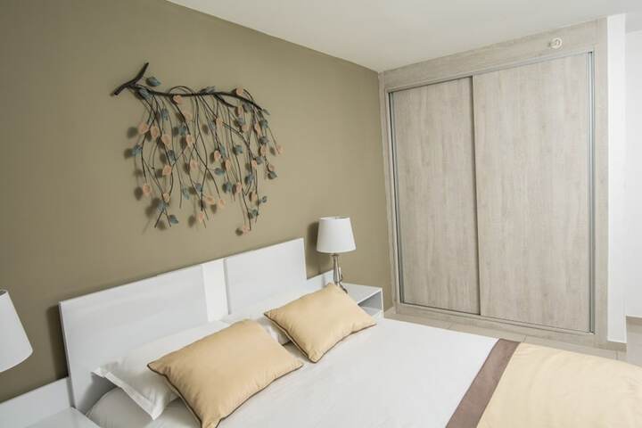 Room 4 of 33