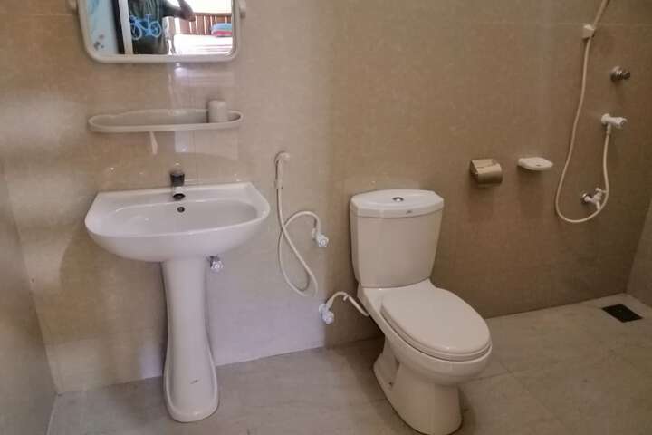Room 4 of 13