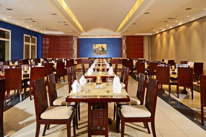 Dining 46 of 98
