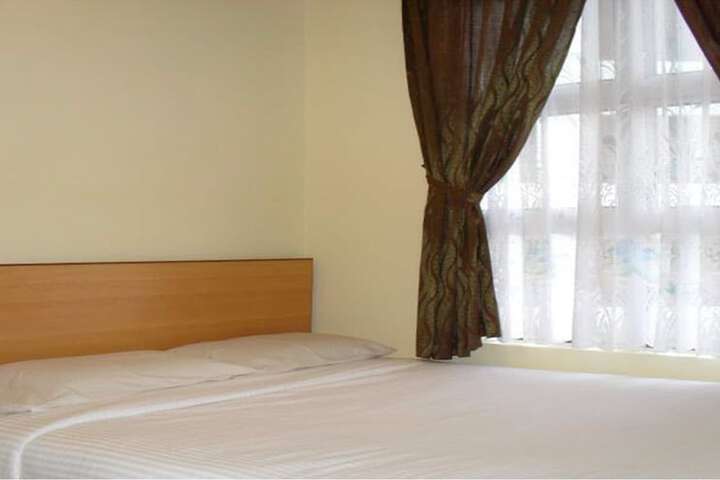 Room 6 of 16