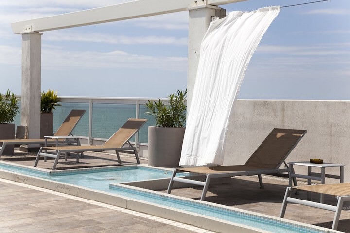 Sundeck 136 of 154