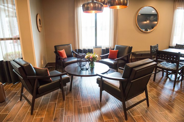 Lobby lounge