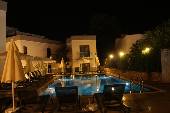 Pool 97 of 159