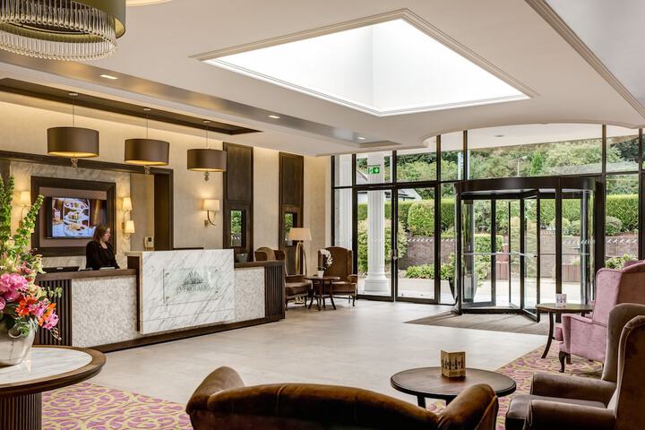 Entrance & Lobby