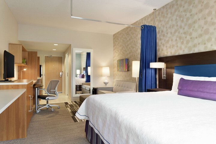 1 King Bed Studio Suite (5 of 7)