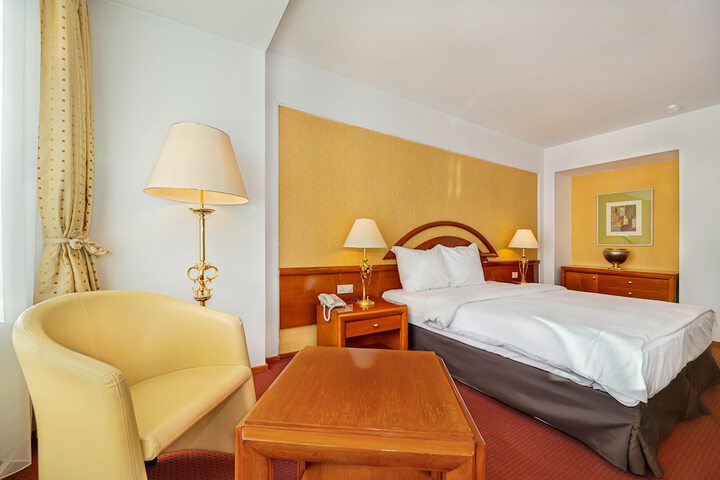 Room 28 of 91