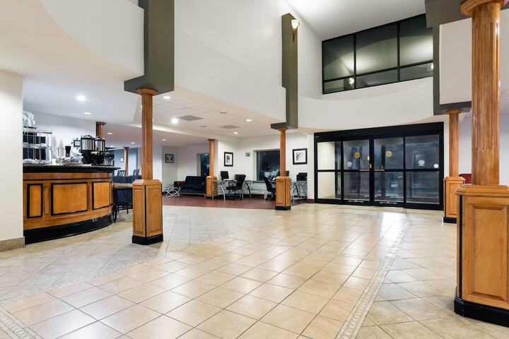 Entrance & Lobby