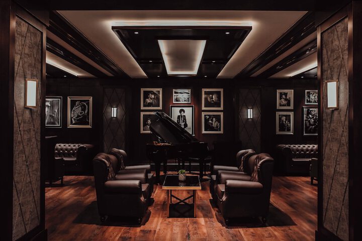 Lounge 88 of 109