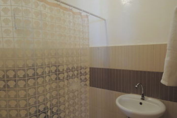 Room 4 of 36