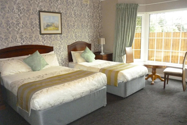 Room 4 of 17