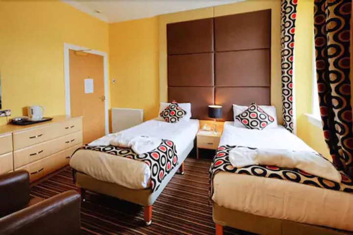Room 2 of 32