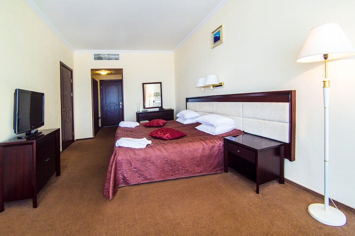 Room 6 of 42