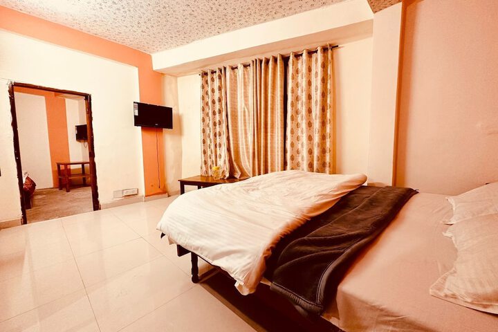 Room 9 of 27