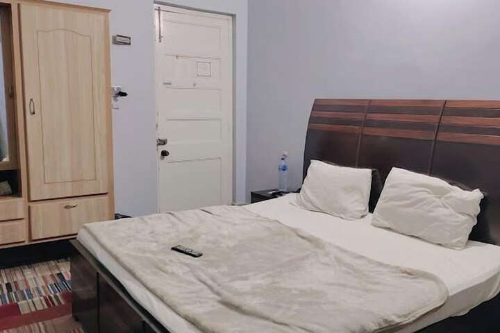 Room 5 of 11