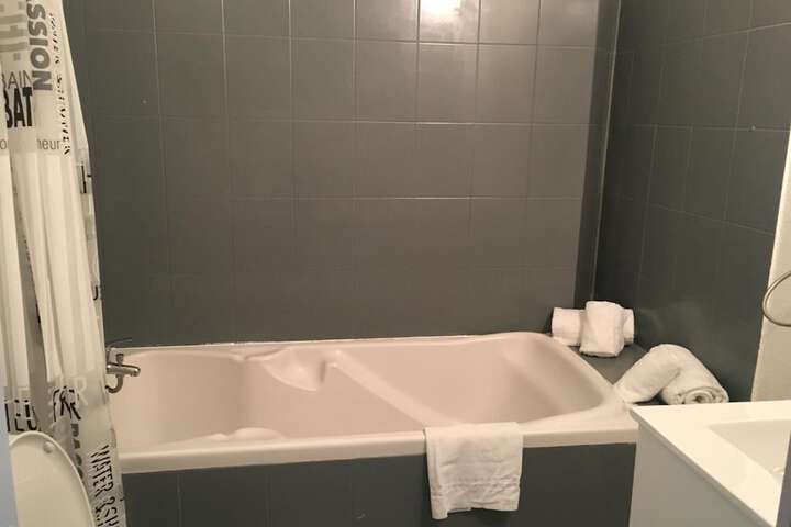 Room 16 of 35