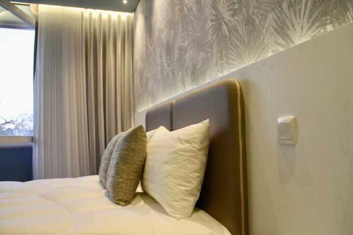 Room 9 of 38