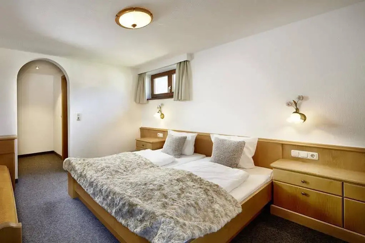 Room 5 of 20