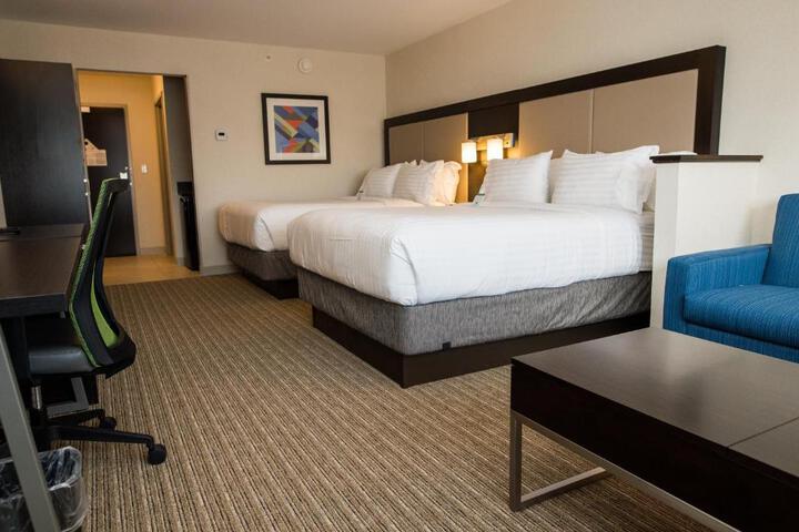 Standard 2 Queen Beds Accessible (14 of 19)