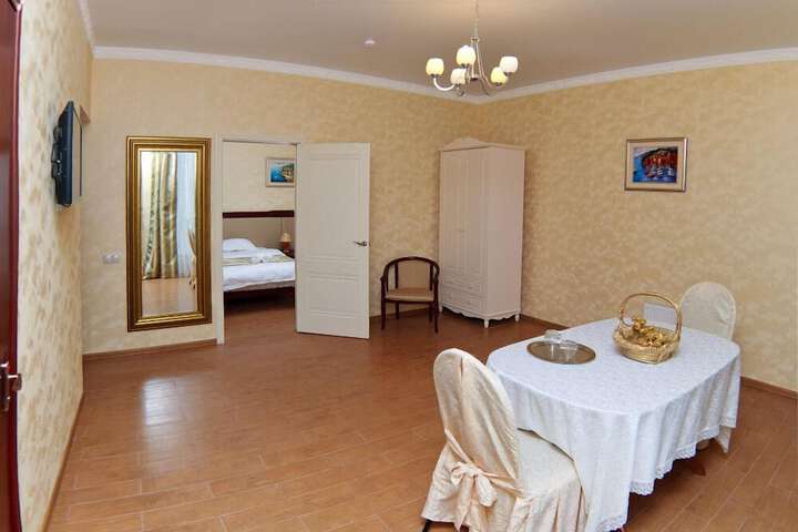 Room 26 of 43