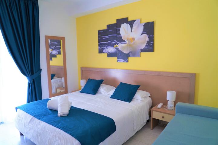 Room 4 of 22
