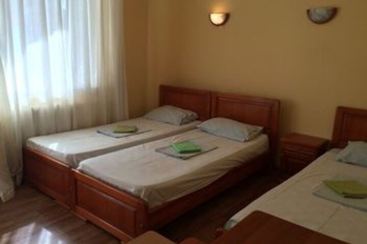 Room 7 of 25