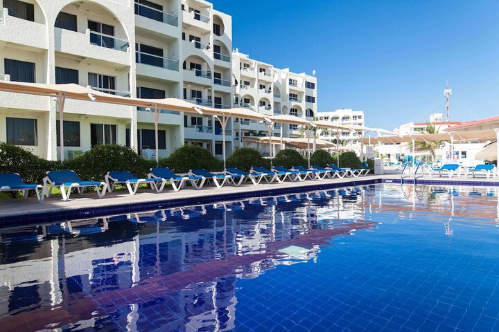 Pool Hotel