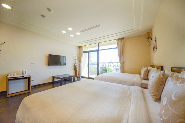 Room 32 of 47