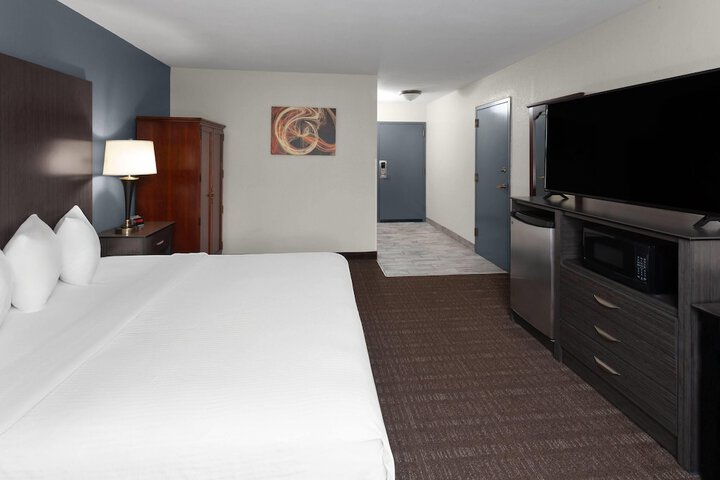 Room 5 of 33