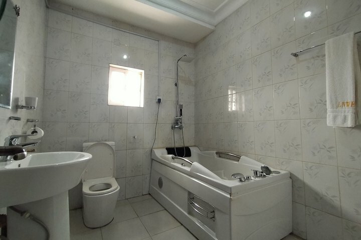 Room 26 of 38