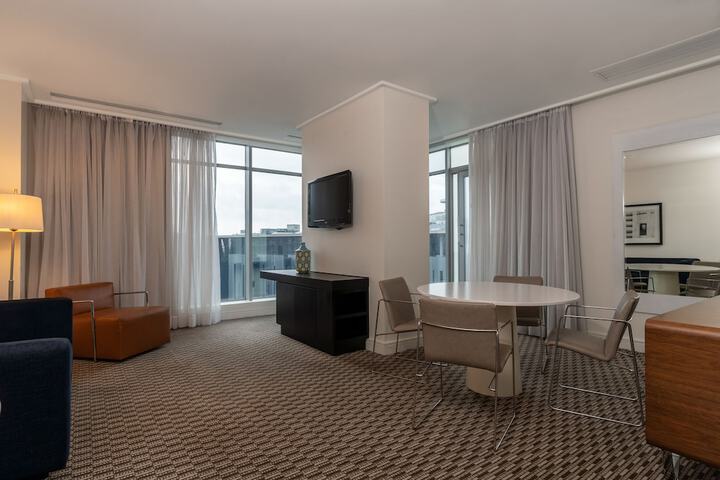Room 53 of 148