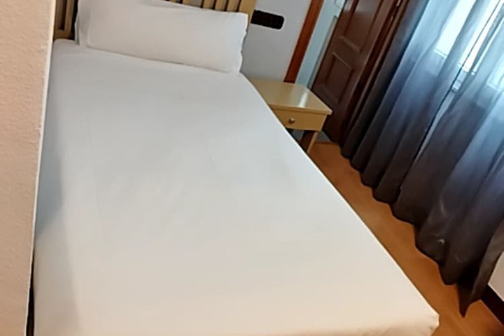 Room 6 of 38