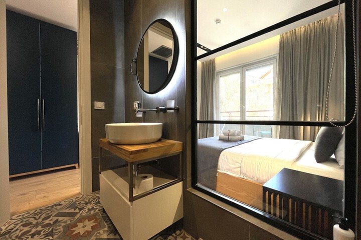 Room 16 of 68