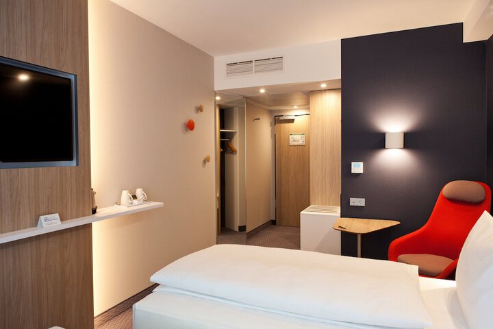 Room 7 of 53