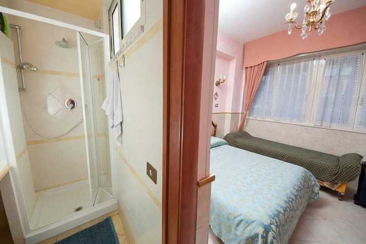 Room 26 of 40