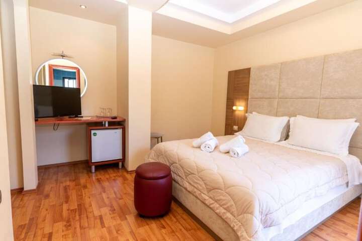 Room 32 of 71