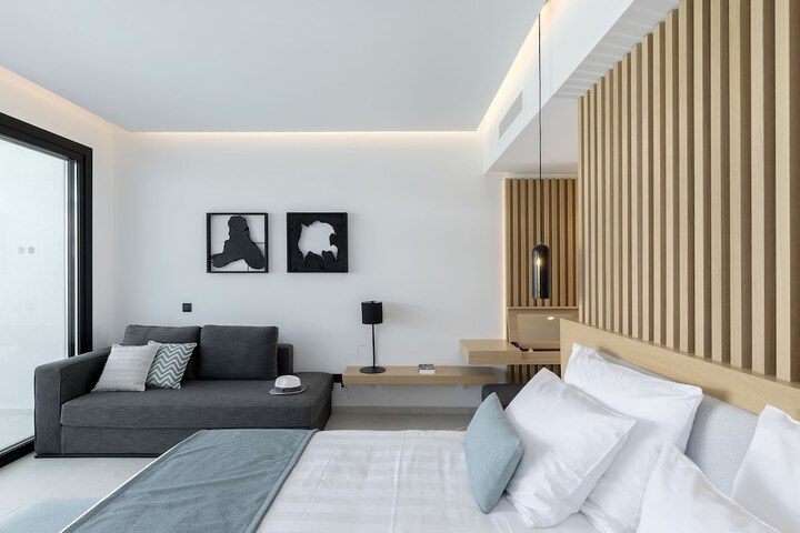 Room 11 of 37