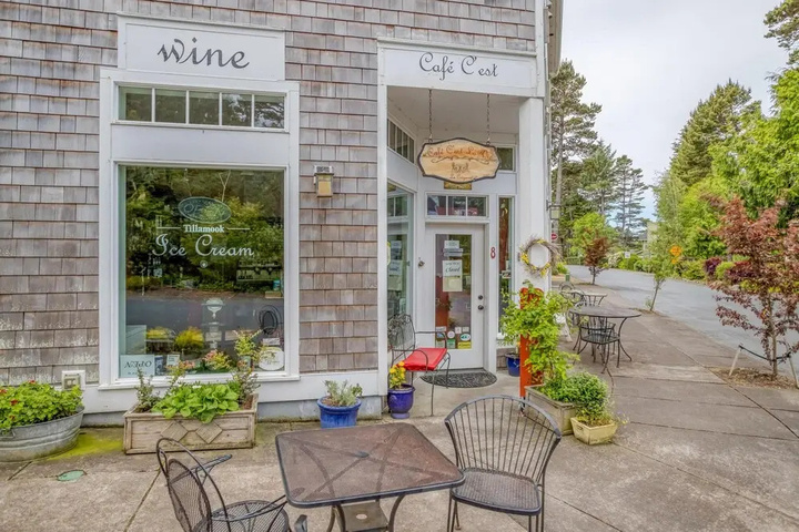 Exterior of Bella Delight