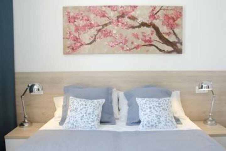 Room 5 of 18