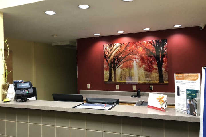 Check-in/check-out kiosk