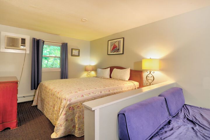 1 King Bed (1 of 10)